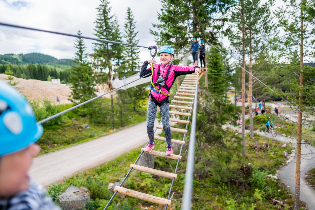 Klatrepark styrker sammenholdet